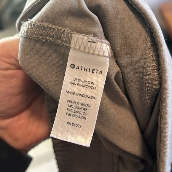 EXCELLENT CONDITION WOMEN’S SIZE 8 ATHLETA TAUPE CHELSEA CARGO PANTS - Picture 8 of 11